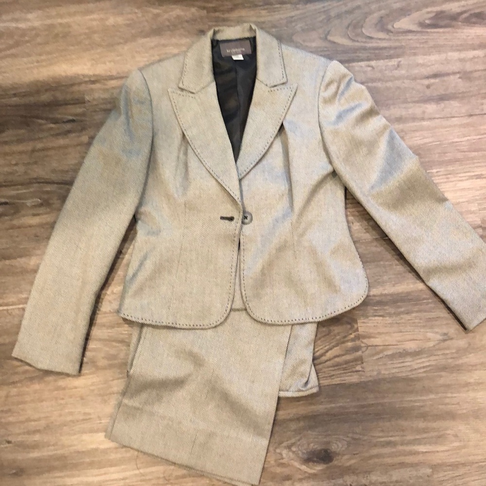 Beautiful Liz Claiborne petite lined suit